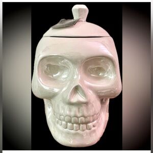 NWT 10 Strawberry Street 8in Iridescent White Ceramic Skull Cookie/Candy Jar